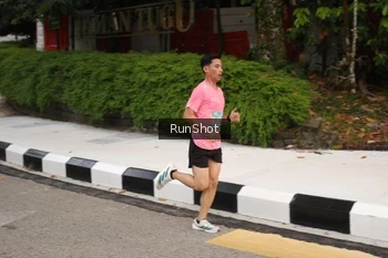 Runner Photo 4254345