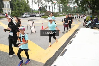 Runner Photo 4254385