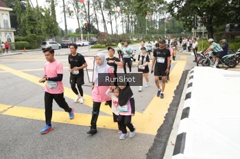 Runner Photo 4254515