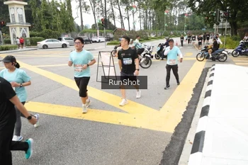 Runner Photo 4254591