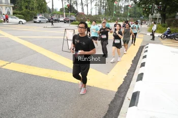 Runner Photo 4254665
