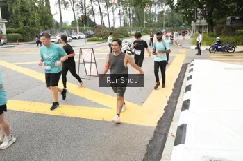 Runner Photo 4254684