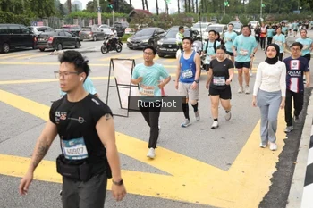 Runner Photo 4255087