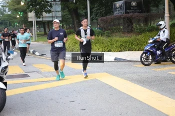 Runner Photo 4255495