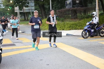 Runner Photo 4255547