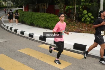 Runner Photo 4256143