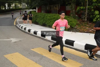 Runner Photo 4256145
