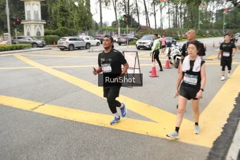 Runner Photo 4256336