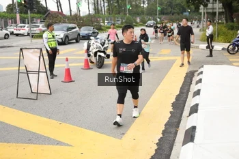Runner Photo 4256366
