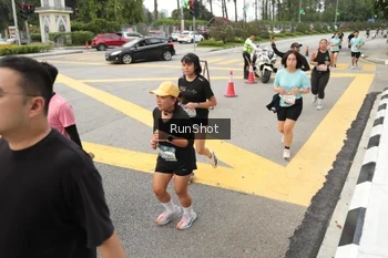Runner Photo 4256419