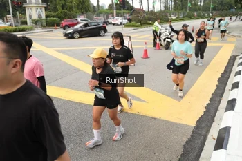 Runner Photo 4256420