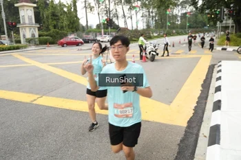 Runner Photo 4256472