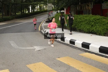 Runner Photo 4256591