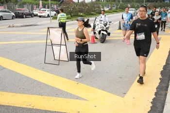Runner Photo 4256611