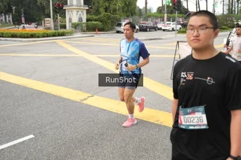 Runner Photo 4256642