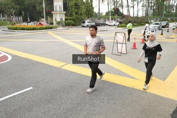 Runner Photo 4256648