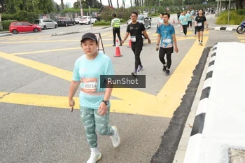 Runner Photo 4256675