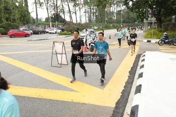 Runner Photo 4256677