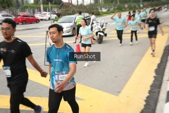 Runner Photo 4256683