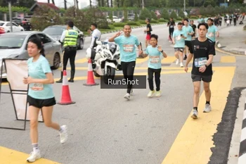 Runner Photo 4256694