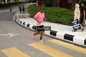 Runner Photo 4256716
