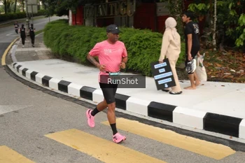 Runner Photo 4256717