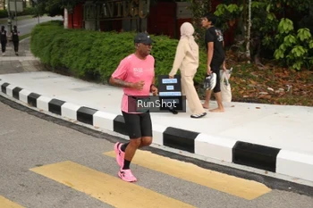Runner Photo 4256719