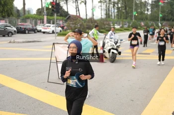 Runner Photo 4256823