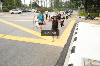 Runner Photo 4256875
