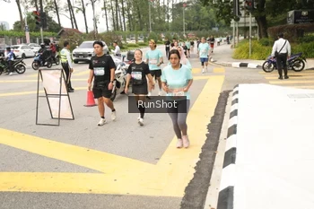 Runner Photo 4261115