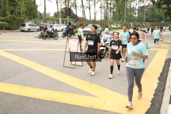 Runner Photo 4261119