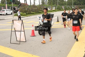 Runner Photo 4261265