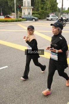 Runner Photo 4262348