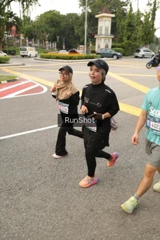 Runner Photo 4262351