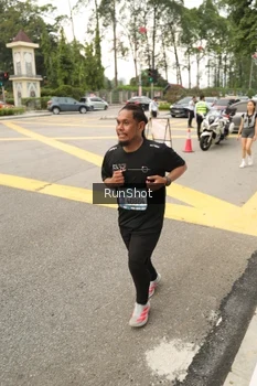 Runner Photo 4262376