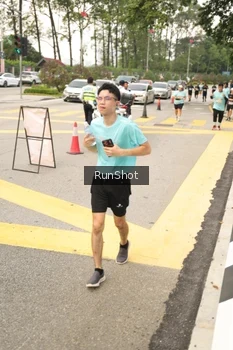 Runner Photo 4263353