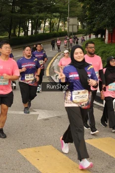 Runner Photo 4263612
