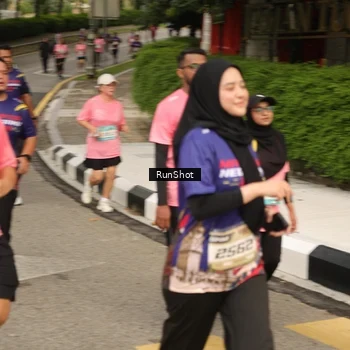 Runner Photo 4263613