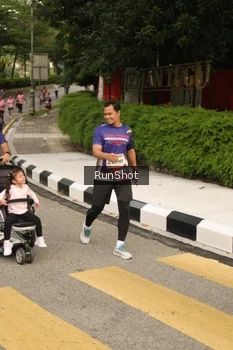 Runner Photo 4263635