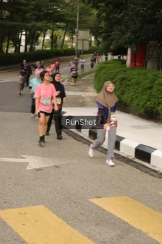 Runner Photo 4263663