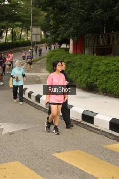 Runner Photo 4263674