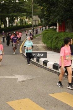 Runner Photo 4263675
