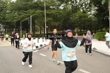 Runner Photo 4263762