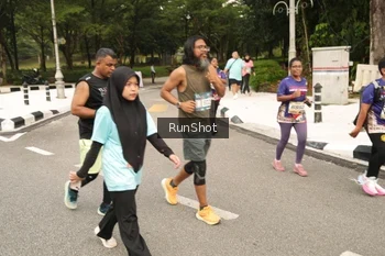 Runner Photo 4264254