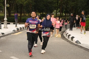 Runner Photo 4264618