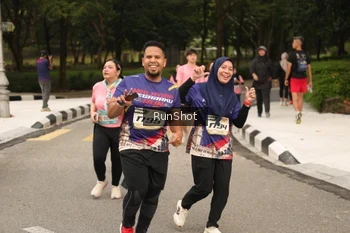 Runner Photo 4264621