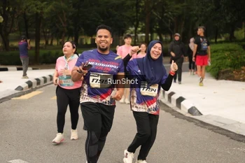 Runner Photo 4264624