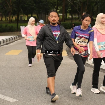 Runner Photo 4264724