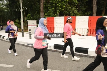 Runner Photo 4265043