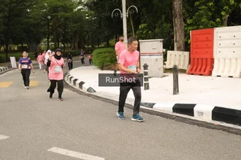 Runner Photo 4265063